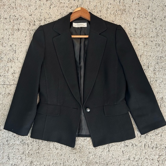 Tahari size 6 fitted blazer in great used condition classic one button sleek - Picture 3 of 12